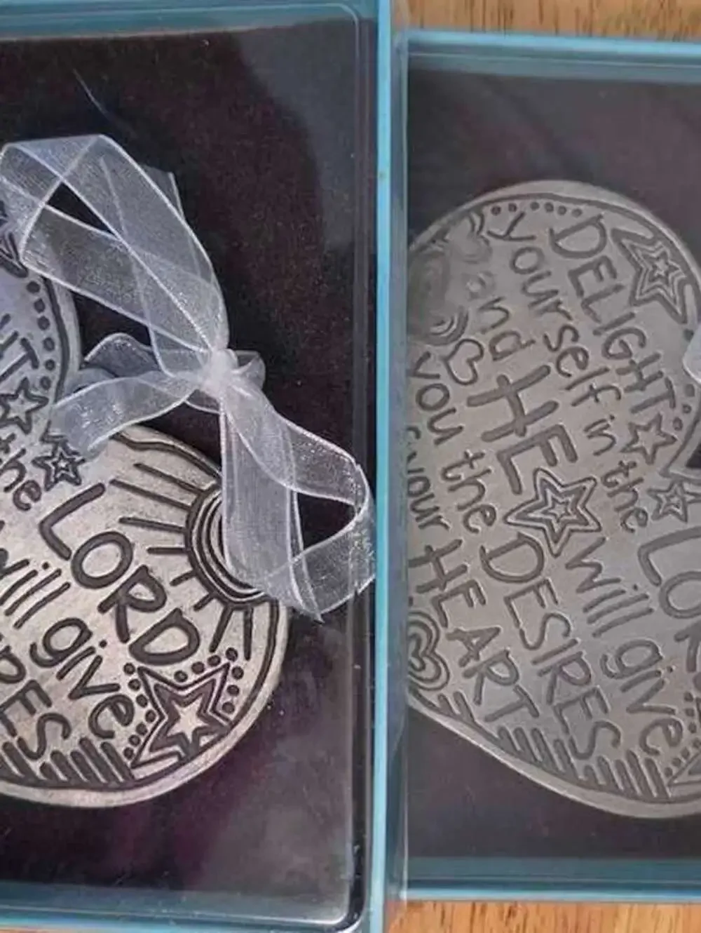 New 2 Packs of Metal Heart Shaped Inspiration Hanging Ornament with Ribbon